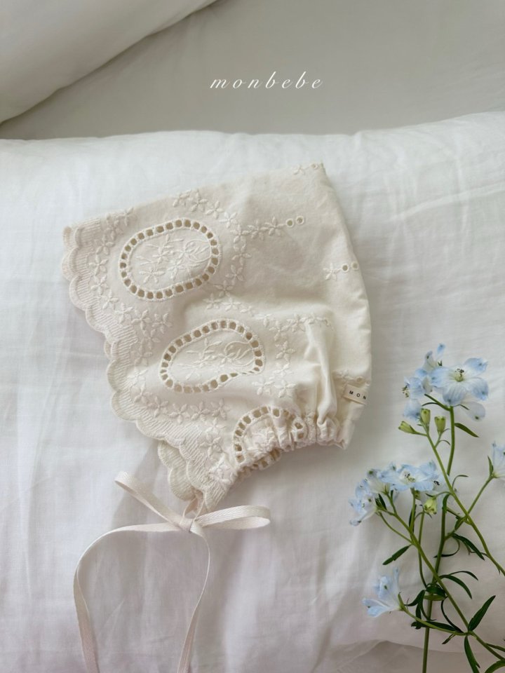Monbebe - Vintage Lace Bonnet