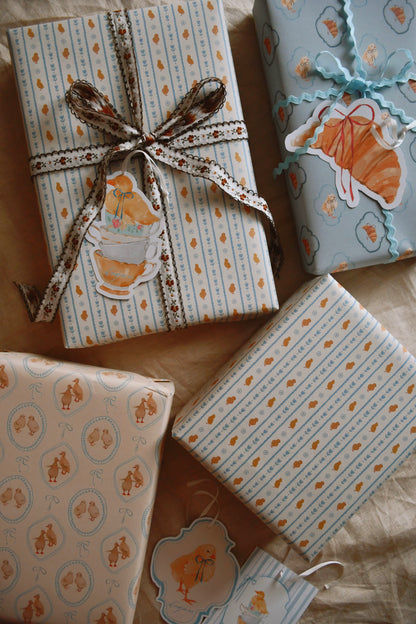 Wrapping paper - Chicks and blue flowers