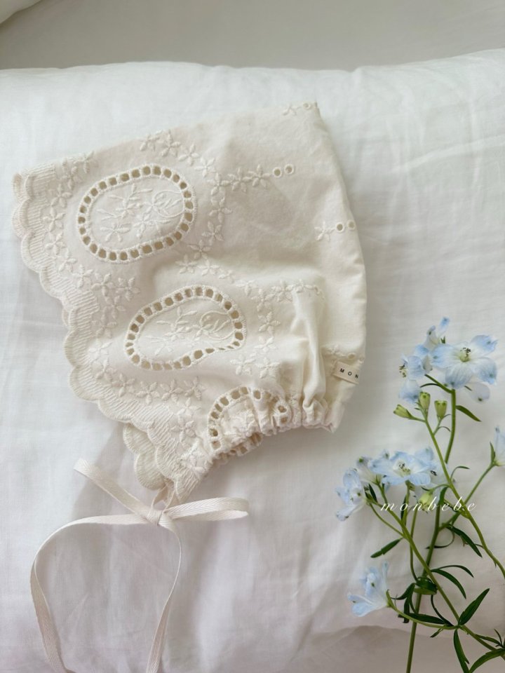 Monbebe - Vintage Lace Bonnet