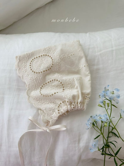Monbebe - Vintage Lace Bonnet